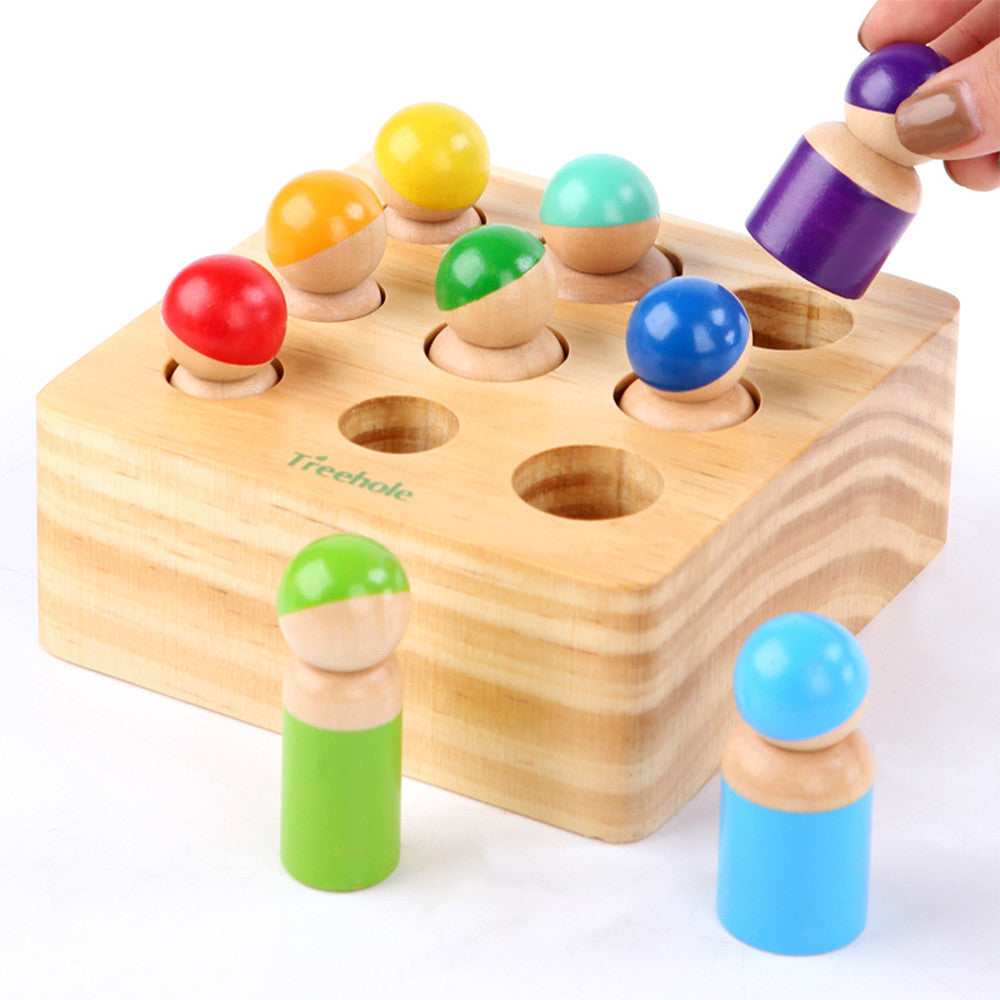 Montessori-Spielzeug aus Holz zur Förderung der motorischen Fähigkeiten durch das Sortieren von Formen Sekundäres Bild